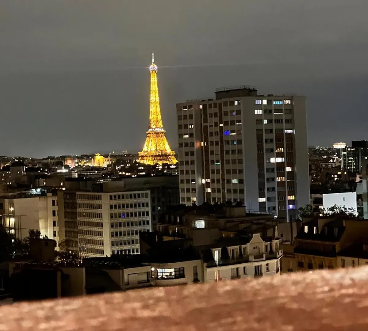 Vue Sur Tour Eiffel Et Spa פריז